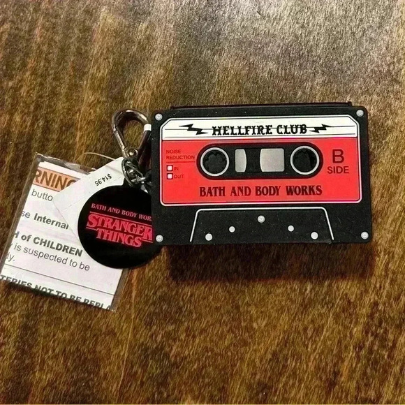 Stranger Things Pocket Bac Cassette Tape Holder- Plays music! SOLD OUT online. - Picture 1 of 4